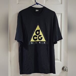 Nike Men's Nike ACG Logo Giant Printing Short Sleeve T-Shirt.